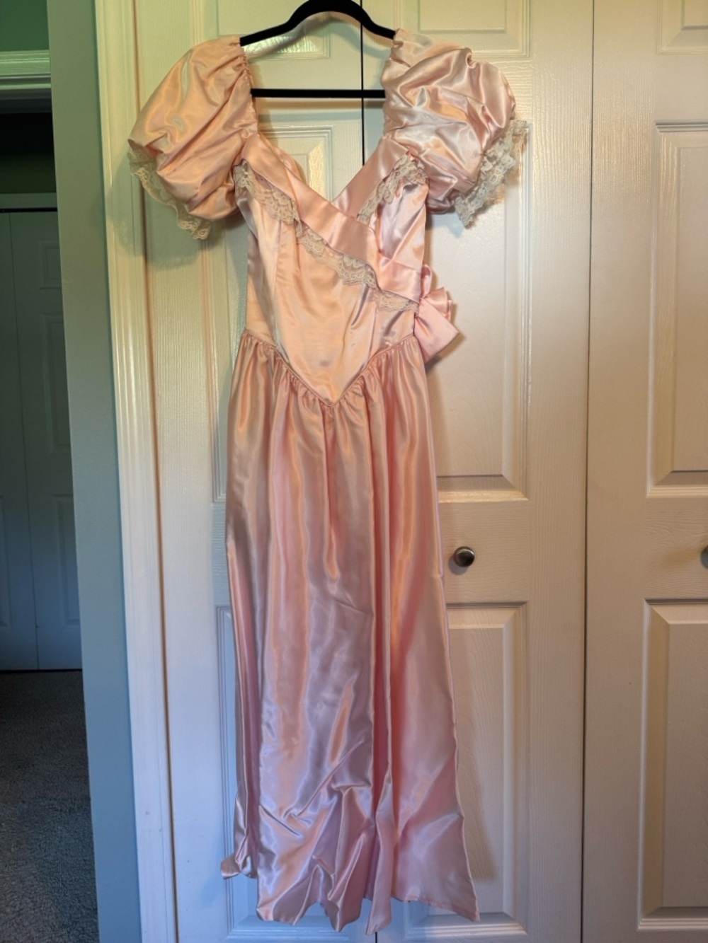 Vintage Pink Satin Puff-Sleeve prom dress